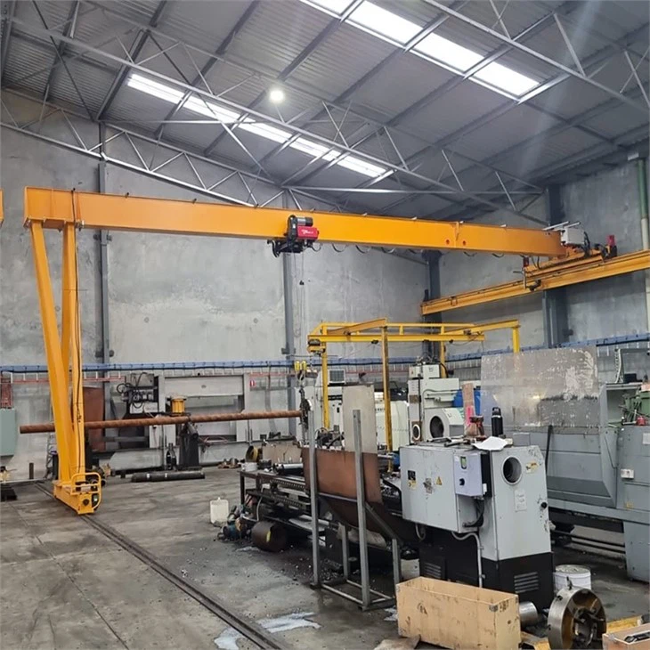 ปั้นจั่นกึ่งโครงสำหรับตั้งสิ่งของ